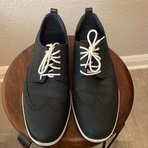 Beautiful ColeHaan shoes. These are perfect for jeans or casual work pants.